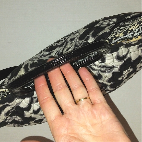 ☆Rare☆GUC☆Retired VERA BRADLEY Large "Night & Day" Black White Floral Tr… - Picture 5 of 16